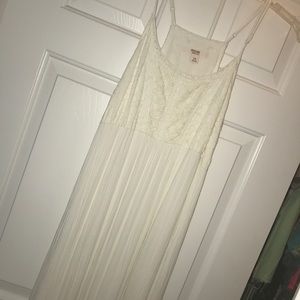 Creme Lacey super cute long sundress!